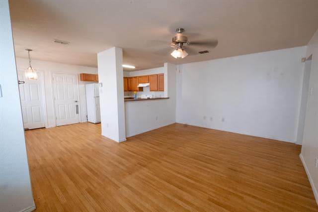 Building Photo - 844 Village Point Ln