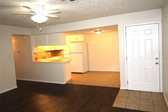 Foto del edificio - 999 N 5th St