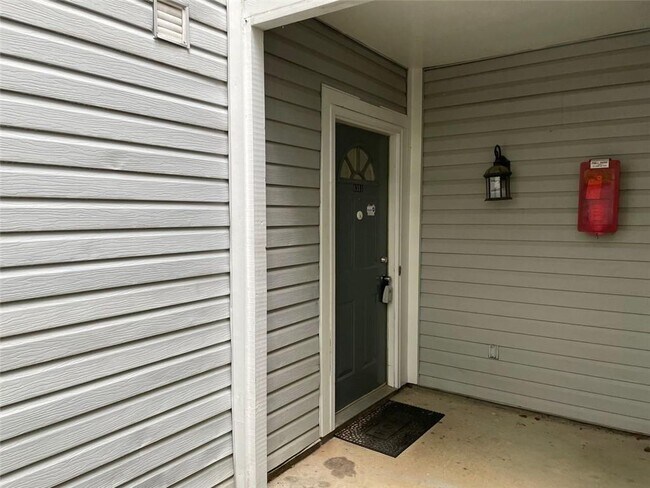 Building Photo - 6381 Wedgewood Trce
