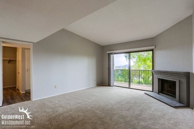 Foto del edificio - Breezy 2Bdm 2Ba Top-Floor Corner Condo with Mountain Views!