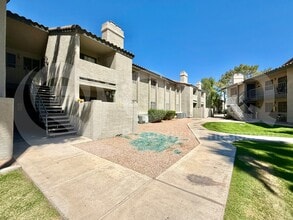 Building Photo - 533 W Guadalupe Rd