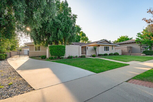 Foto del edificio - Spacious 4BR 2BA Home in Prime Glendora