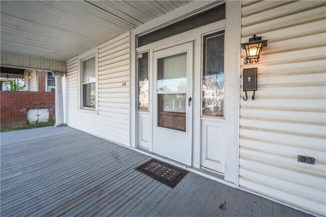 Foto del edificio - 360 Duncan Ave