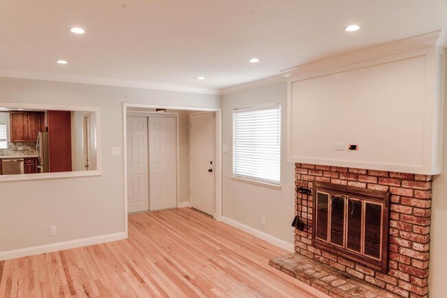 Building Photo - 1410 Cabrillo Ave