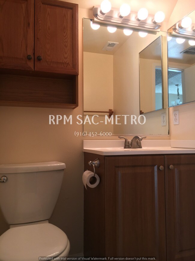 Building Photo - 3530 Larchmont Square Ln