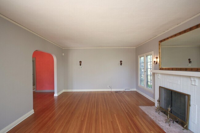 Foto del edificio - 1896 Loma Vista St