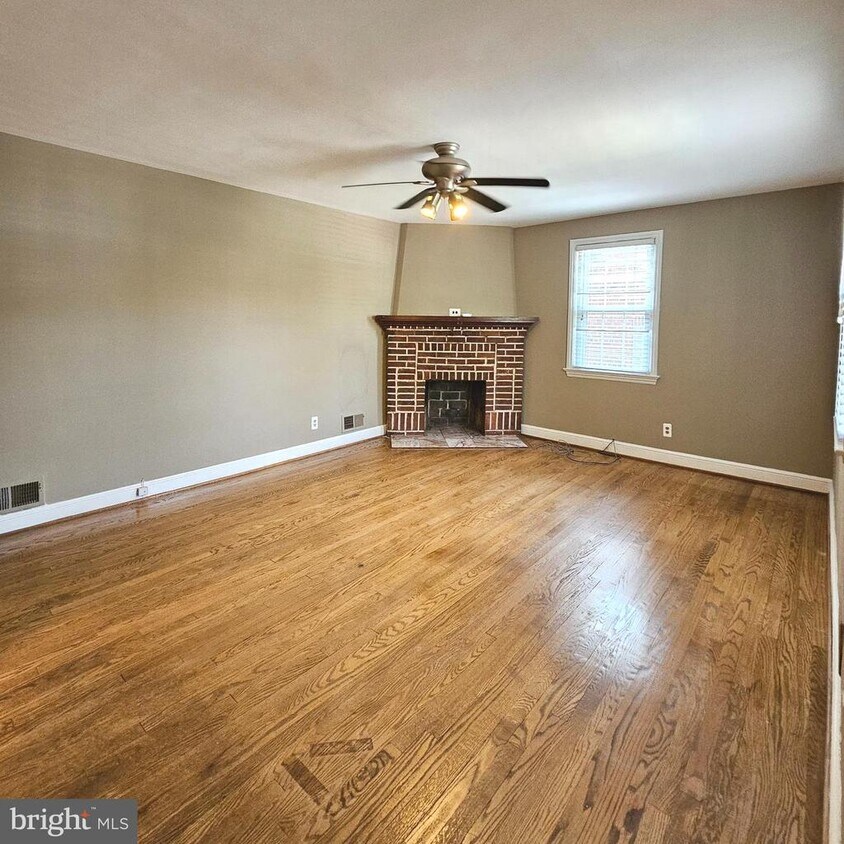 Primary Photo - 626 N George Mason Dr