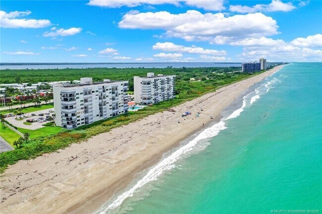 Foto del edificio - 9490 S Ocean Dr