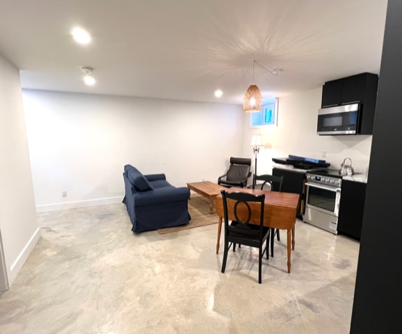 Building Photo - 175 Bagot St