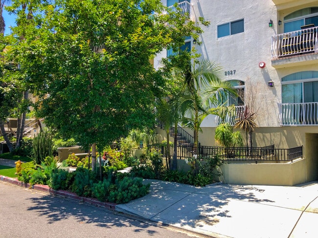 Building Photo - 2027 Beloit Ave