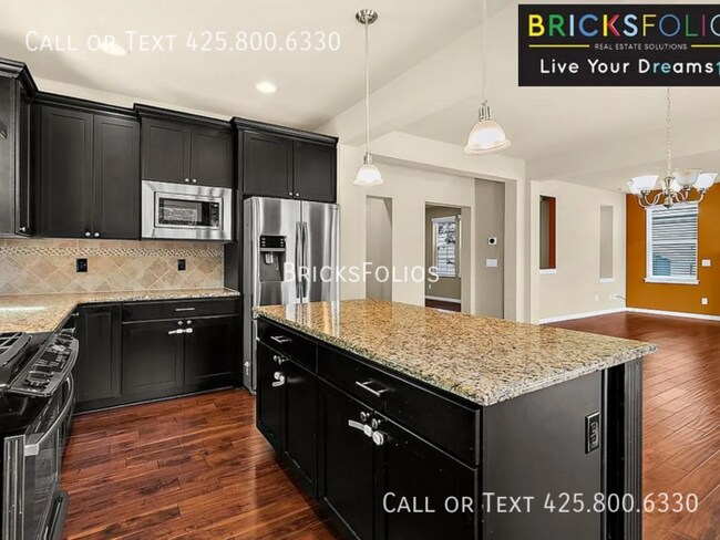 Building Photo - Comfortable 4-bedroom house in Renton, perfect for entertaining!