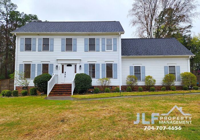 Foto principal - Gorgeous 3Bed/2.5 Bath Home w Bonus Room, ...