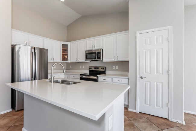 Building Photo - 4148 E Stratford Pl
