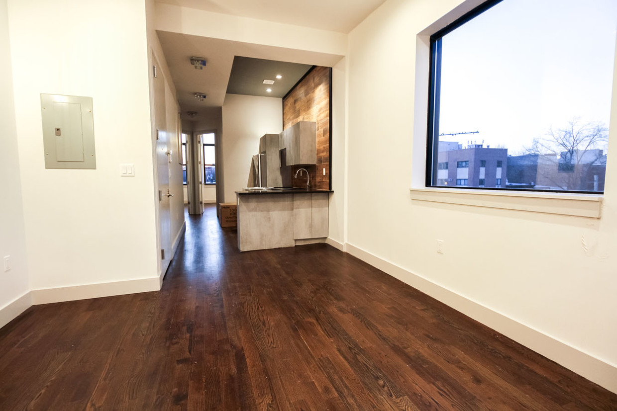 Foto principal - 376 Graham Ave