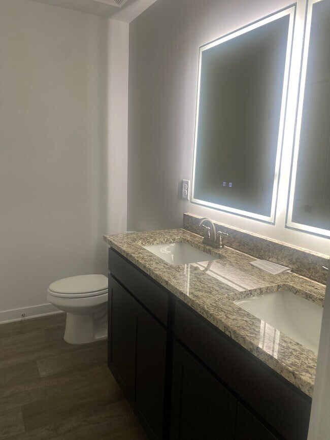 Foto del edificio - 3310 Stonewall Ln