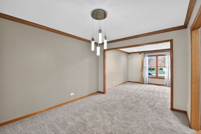 Building Photo - 1163 Shoreline Dr