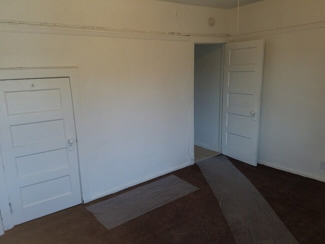 Building Photo - Morgan Park townhouse, available now, quie...