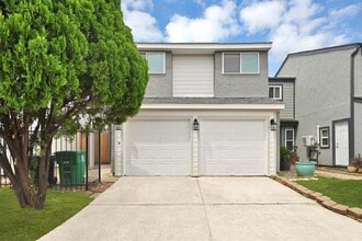 Building Photo - 10258 Field Stone Dr