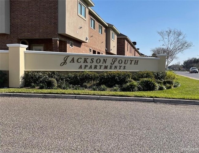 Foto del edificio - 12 South Dr