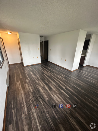 Building Photo - 209 Estelle St