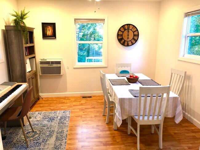 Building Photo - 2251 Sweetbriar Dr