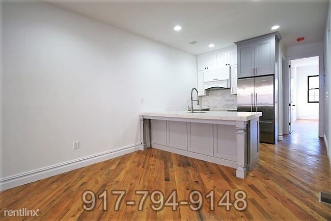 Building Photo - 228 Palmetto St