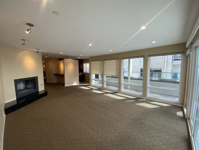 Foto del edificio - $1000 move-in special Stunning 3 Bed 2.5 B...