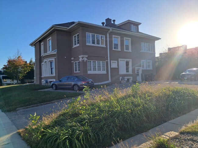 Foto del edificio - 300 2nd Ave SW