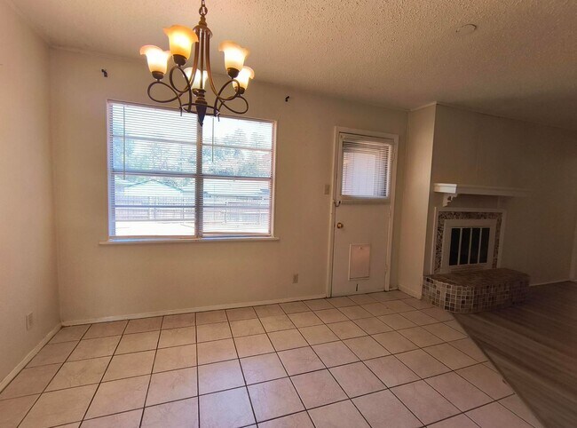 Building Photo - MUST SEE!!!!! Newly rehabbed 3 bedroom 2 b...