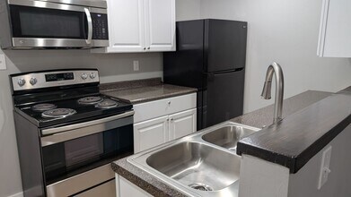 Building Photo - 398-400-400 Sunset Dr