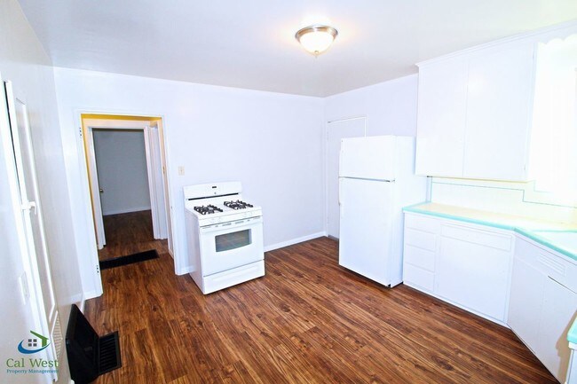 Building Photo - 148 N Murphy Ave