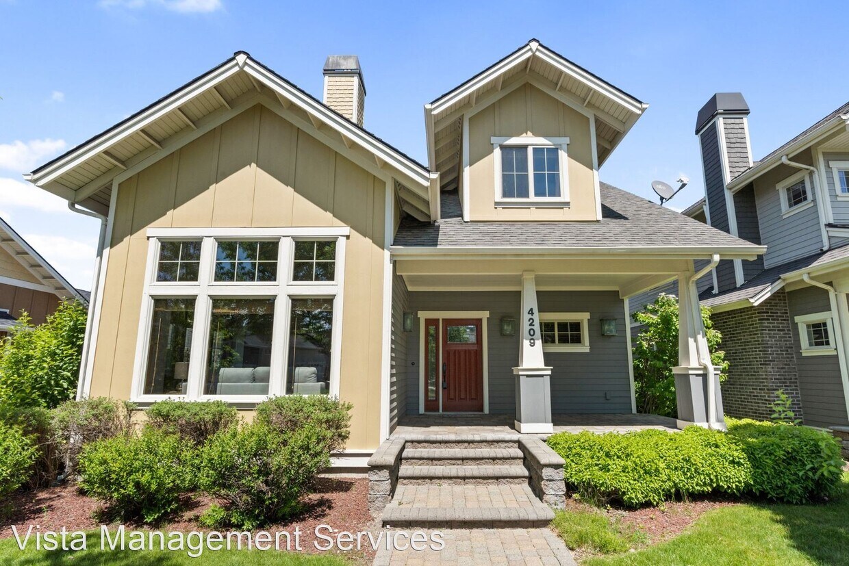 Foto principal - 4 br, 2.5 bath House - 4209 Woodhaven Loop