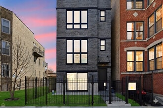 Building Photo - 4841 S Prairie Ave