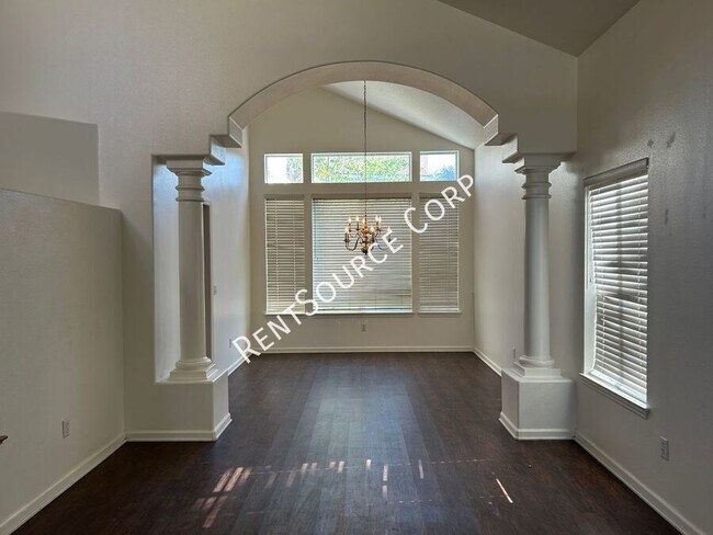 Foto del edificio - 3210 Lantana Ct