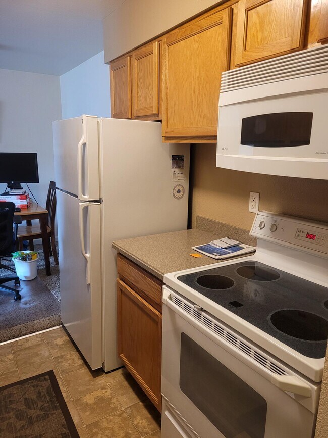 Building Photo - 230 E Highline Cir