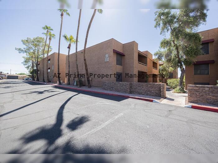 Foto principal - 2625 E Indian School Rd