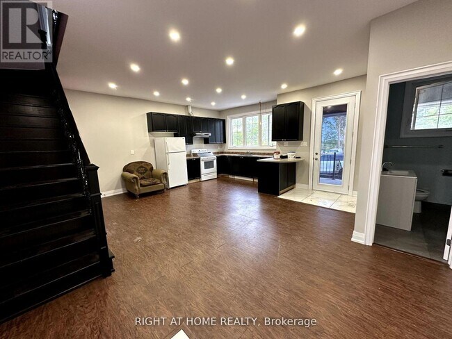 Photo du bâtiment - 1756 Taunton Rd