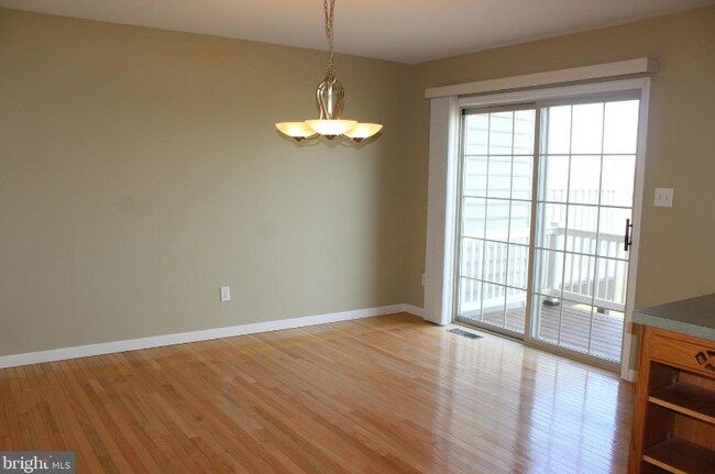 Building Photo - 638 Royal View Dr