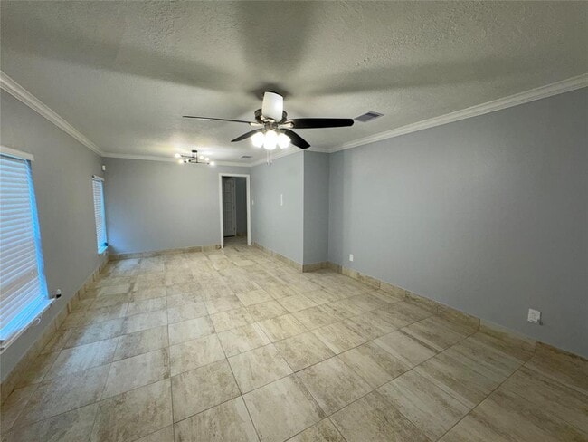 Foto del edificio - 7910 Sands Point Dr