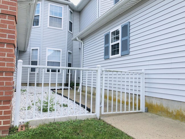 Building Photo - 135 Pierce Dr