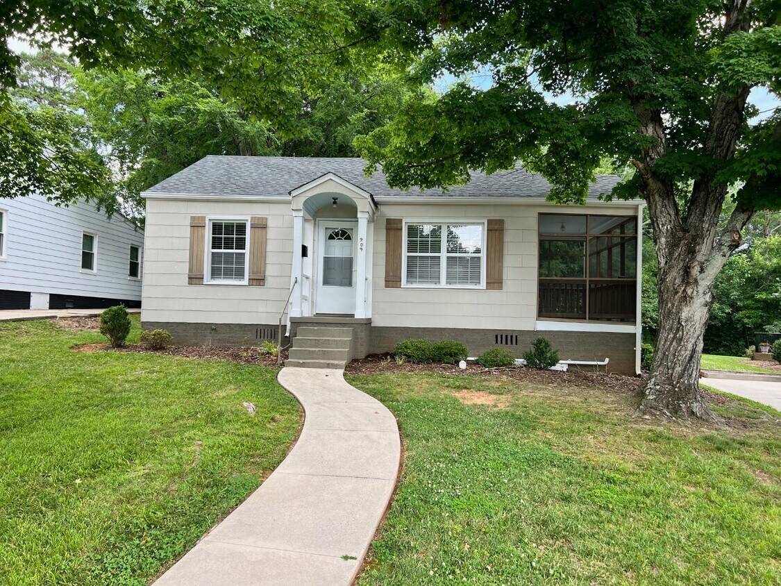 Foto principal - 909 Poplar St
