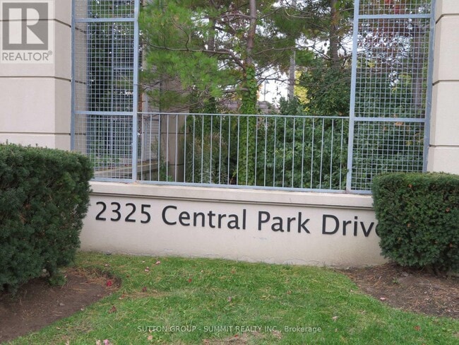 Building Photo - 2325 Central Park Dr