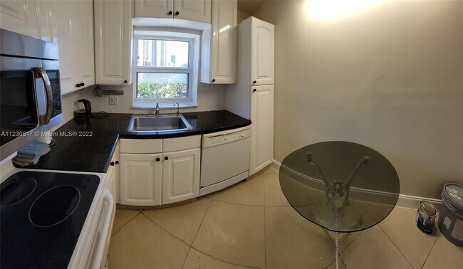 Building Photo - 3800 S Ocean Dr