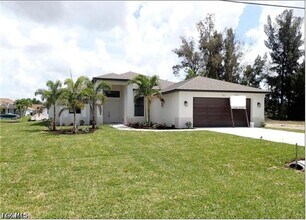 Building Photo - 815 SW 11th Ct