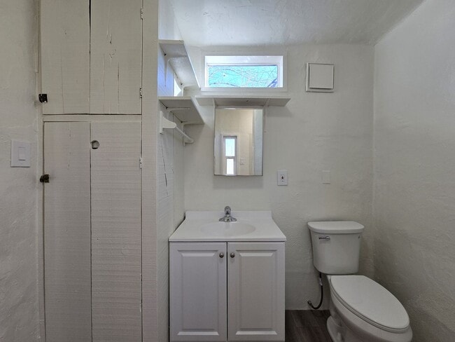 Building Photo - 313 Tesuque Dr