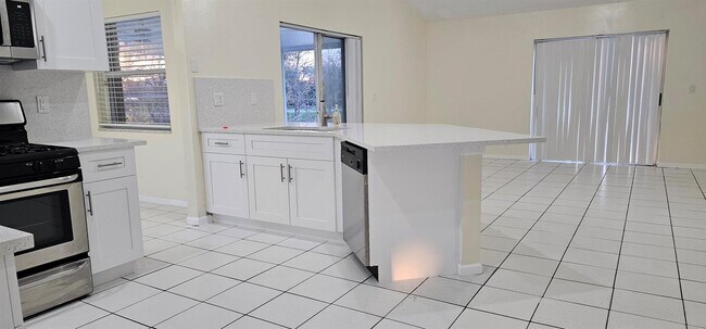 Foto del edificio - 1488 Fairway Cir