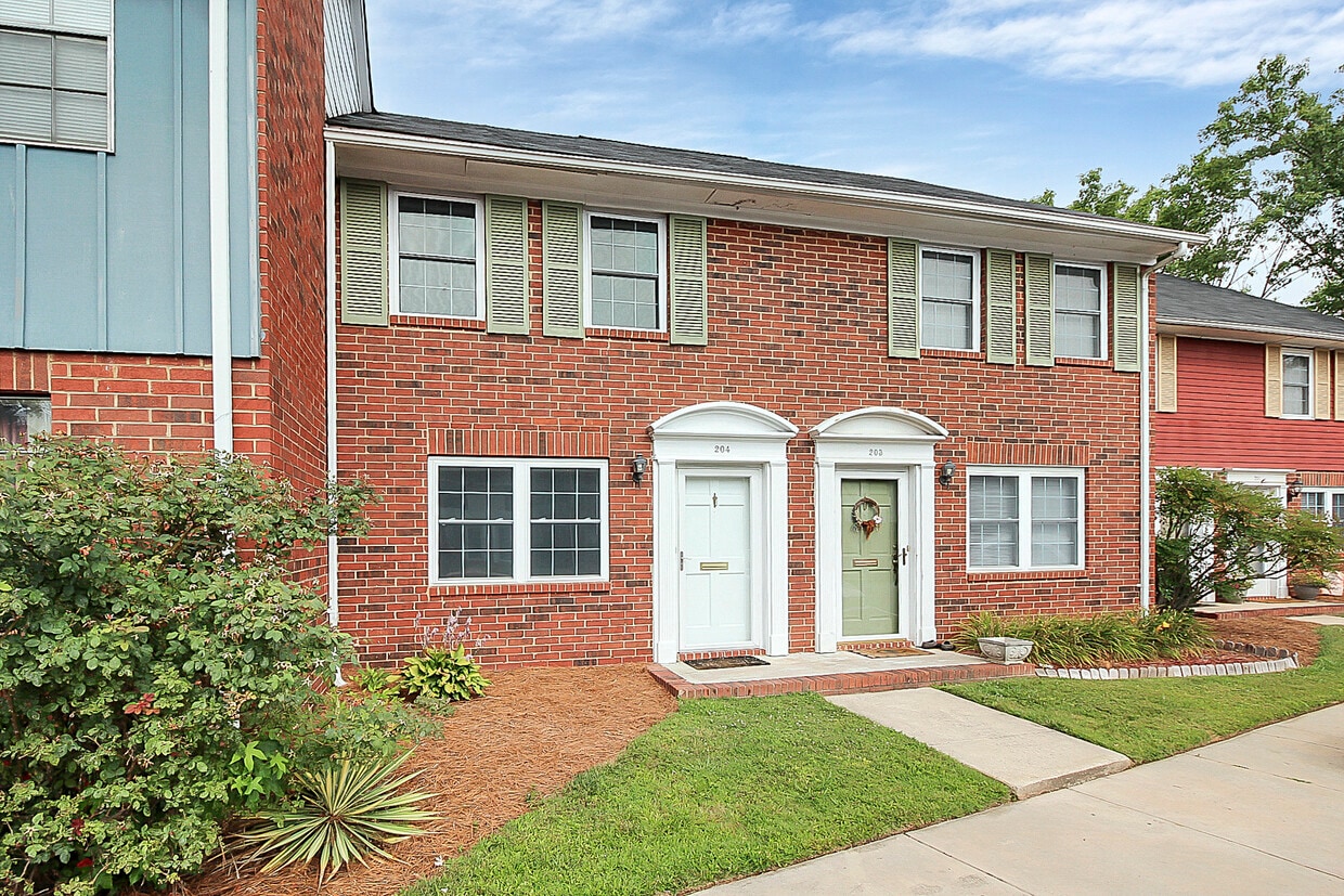 1300 Larchmont Pl, Salisbury, NC 28144 Townhome Rentals in Salisbury