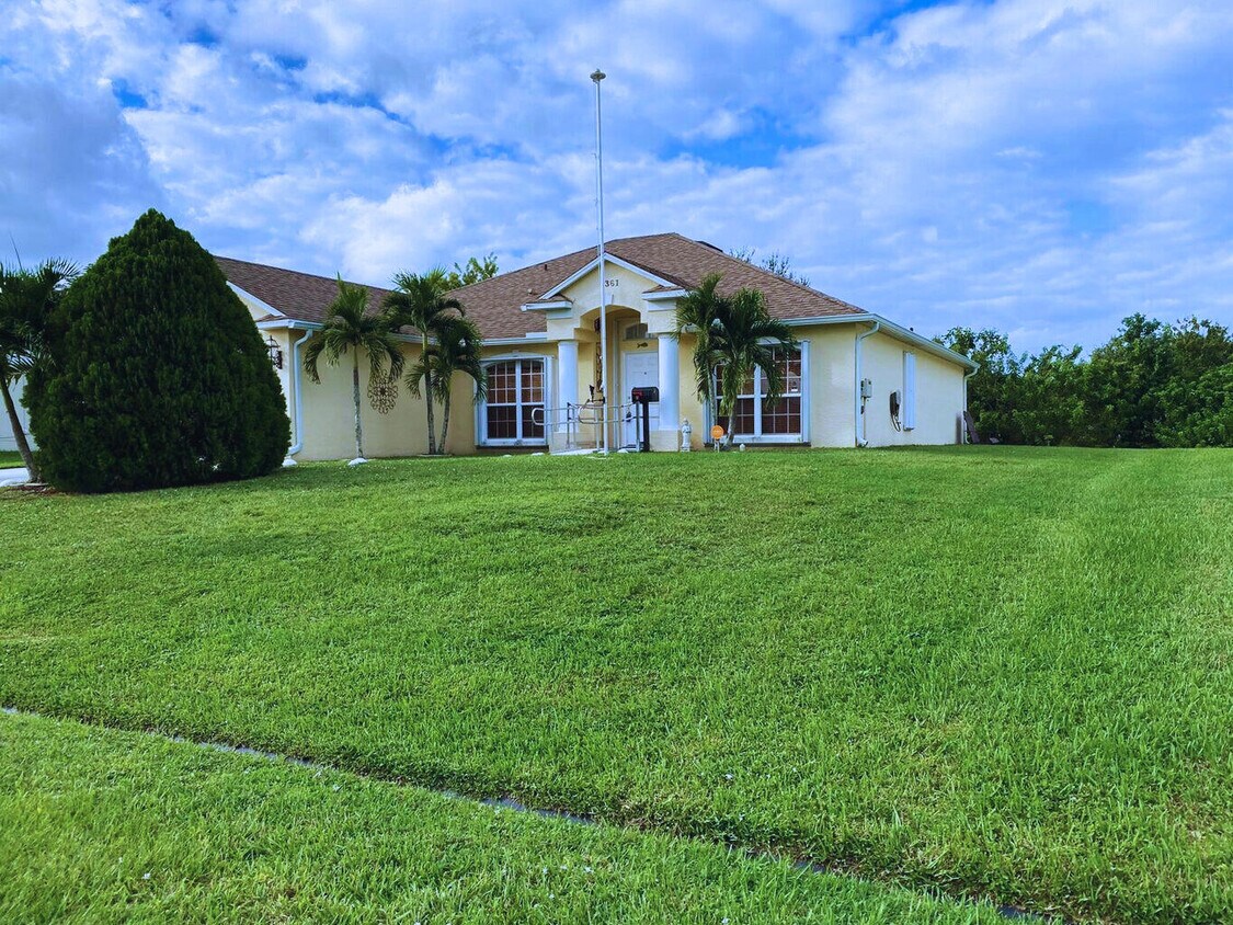 Primary Photo - 1361 SW Gastador Ave