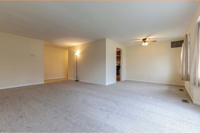 Building Photo - 3004 Roberts Dr