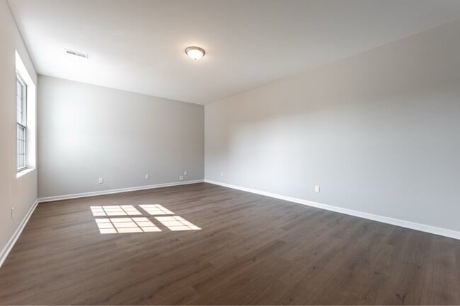 Foto del edificio - 5697 Roy's Ridge